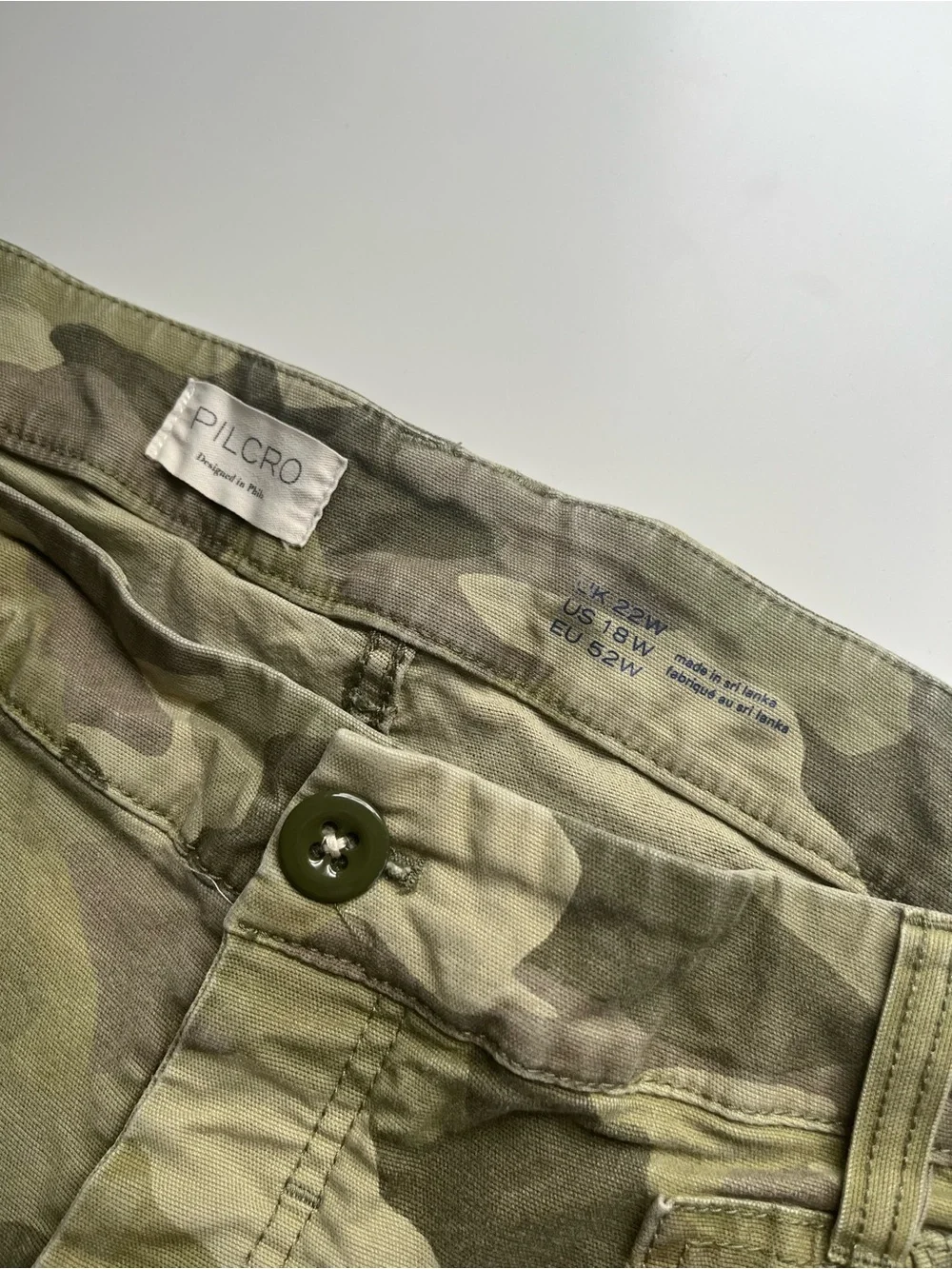 Pilcro Anthropologie Millie Low Slung Barrel Crop Cargo Pants Green Camo 18W - Picture 5 of 10